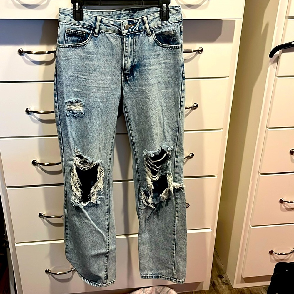 Light denim wide leg jeans. Size 4. 32” inseam